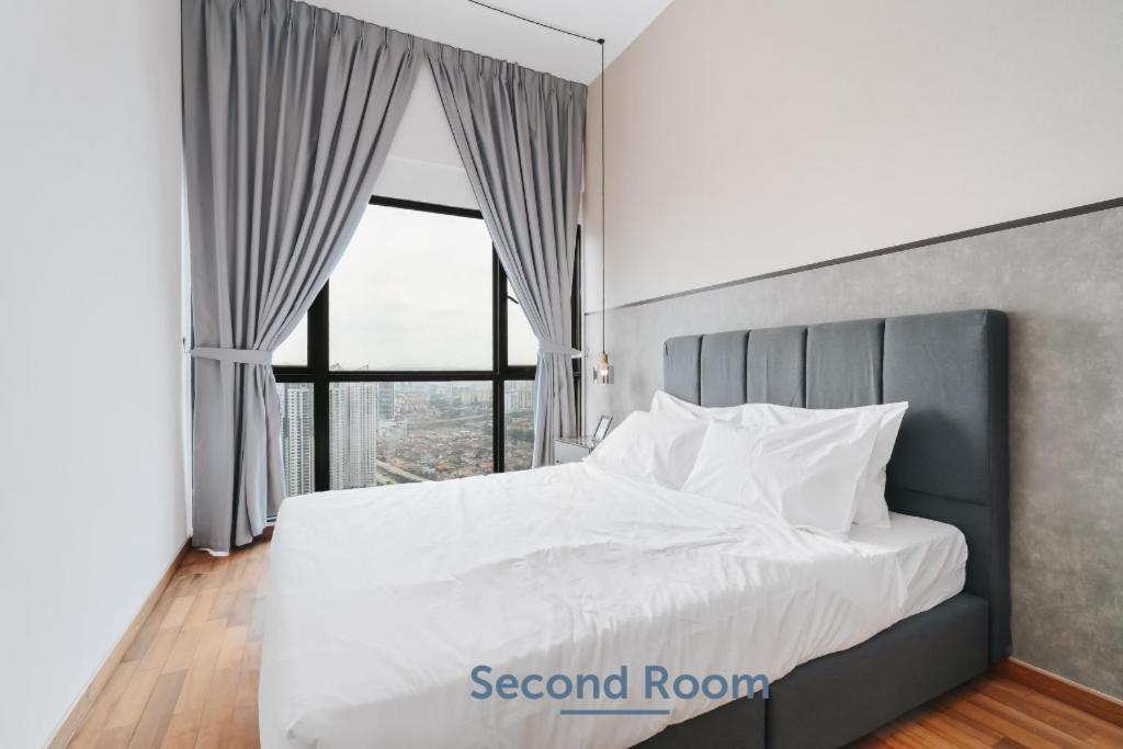 Nowhere 2Br & 2Bath Apartment With Balcony @ Reizz Residences Kuala Lumpur Exterior foto